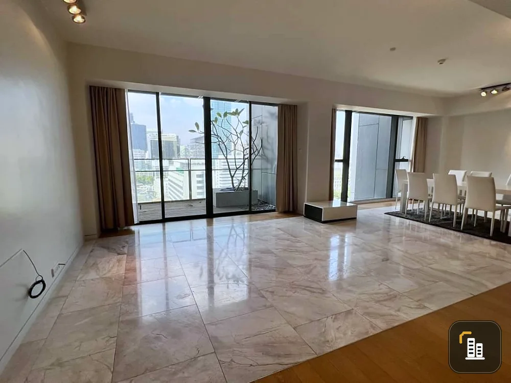 For rent, The Met, spacious room There is a lot of usable space, the 15th floor has a good view, plus a great price. If you miss it, you will regret i