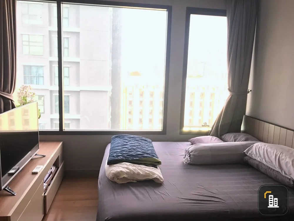 Condo for sale or rent, M Phayathai, balcony and bedroom facing east. Fully decorated and ready to move in