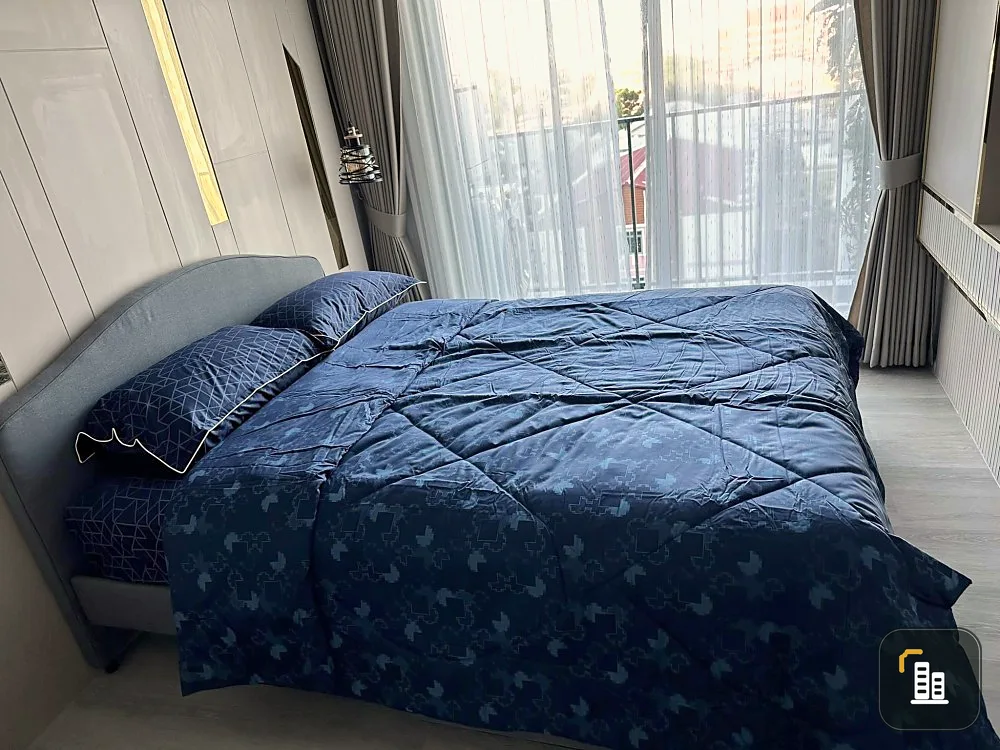 For sale, Ideo Charan 70 Riverview, 2 bedrooms, 2 bathrooms, super cool built-in, great value furniture, book now.