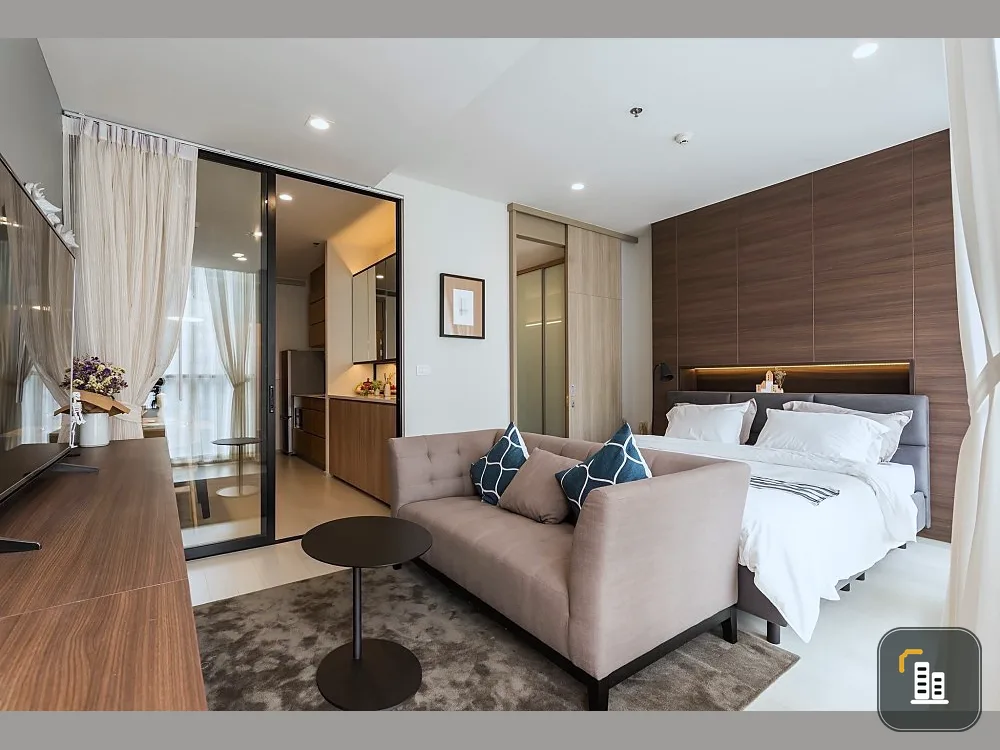 For rent, Noble Ploenchit, high floor, beautiful view, full central area The room is well decorated with furniture. Hurry up to reserve.