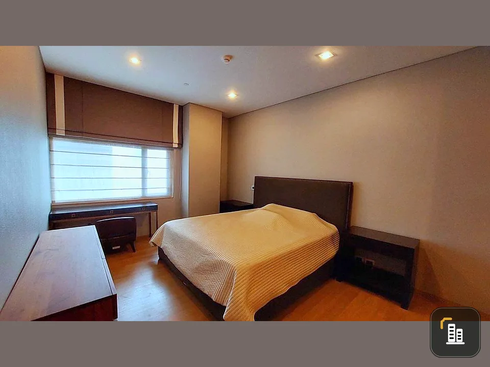 Saladaeng Residences condo for sale, nice room, spacious size, with facilities, good price, hurry to book