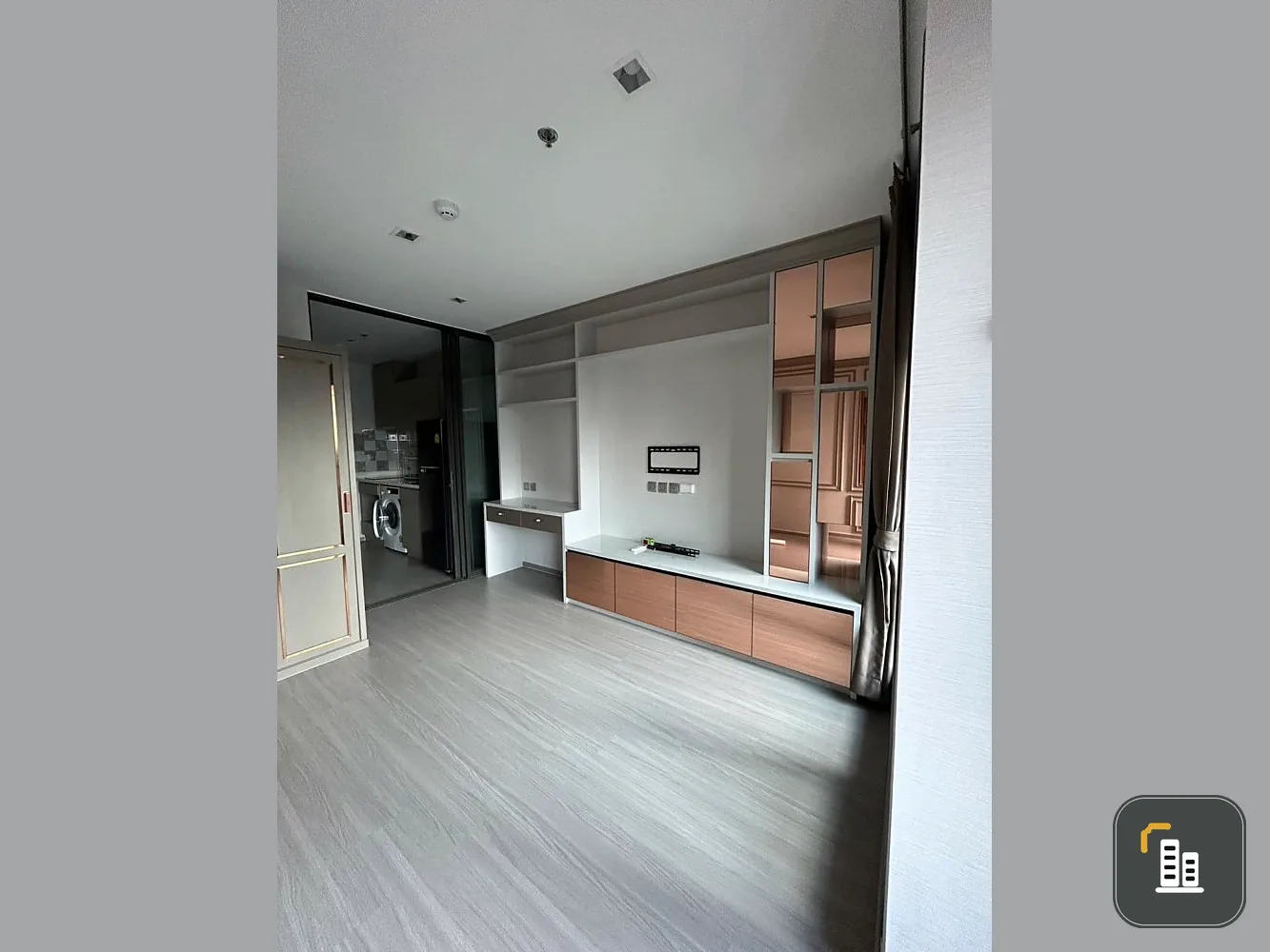 For sale, Life Ladprao, north, 12th floor, room decorated in LUXURY Buit-In style, super popular, can't miss it, book now.