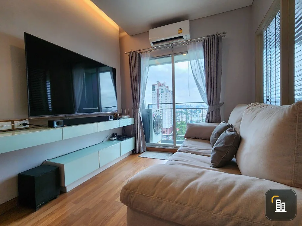 For sale, Lumpini Park Vibhavadi-Chatuchak, 16th floor, nice room, big screen TV. Super comfortable sofa Hurry up to reserve now.