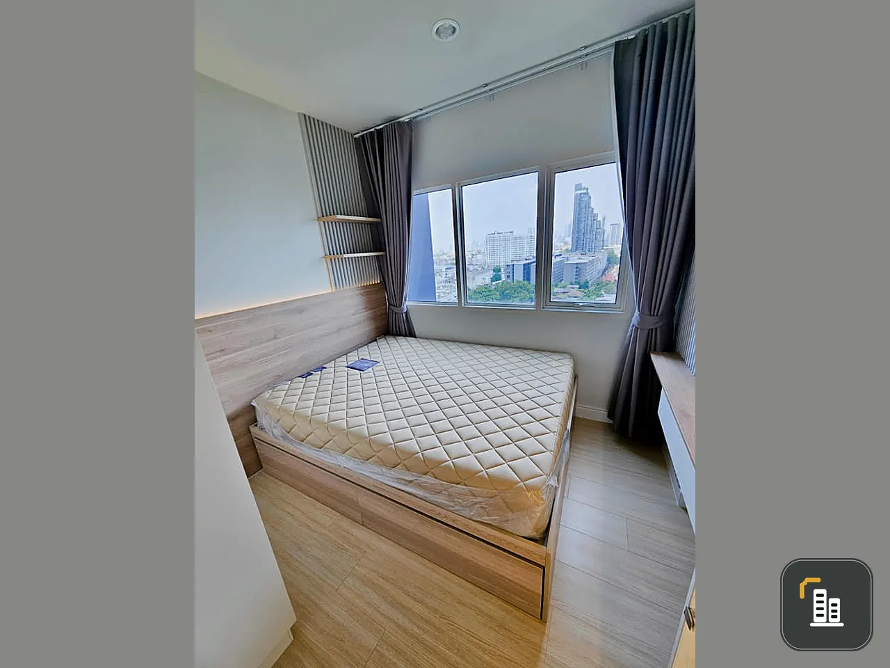 For rent, Metro Sky Wutthakat, fully Buit-In room, can put all the stuff, Sofa Bed, very comfortable to sit, not miss a reservation.