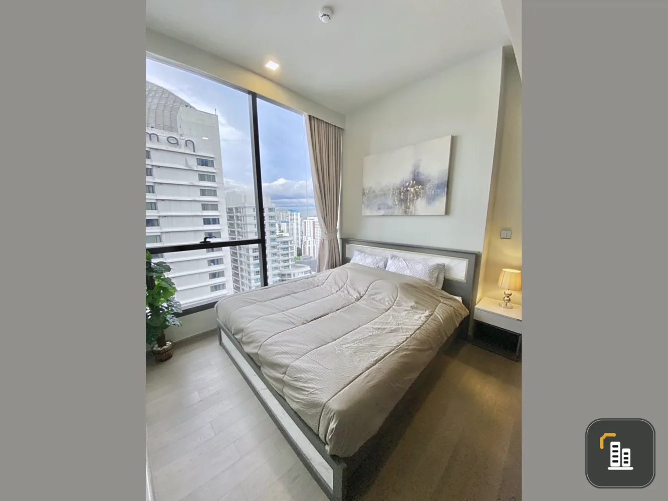 Selling Celes Asoke, 28th floor, beautiful room, fully furnished, can say that it is very nice to be able to reserve and be the owner, hurry up