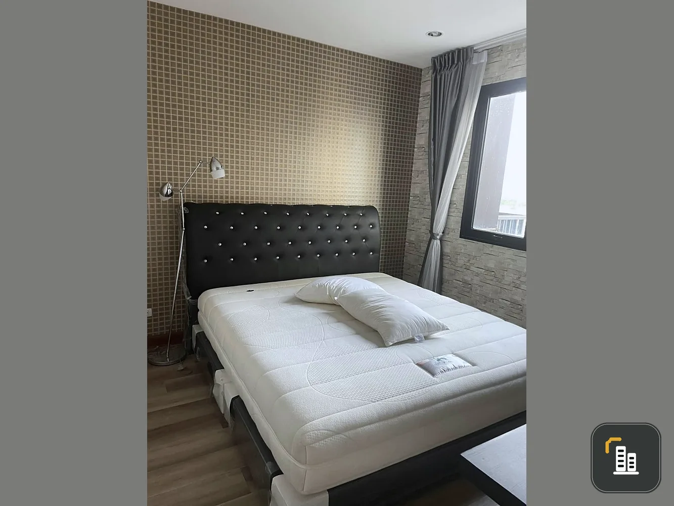Astro condominium for sale, 1 bedroom, 1 bathroom, double bed, wide balcony, complete facilities, book now.