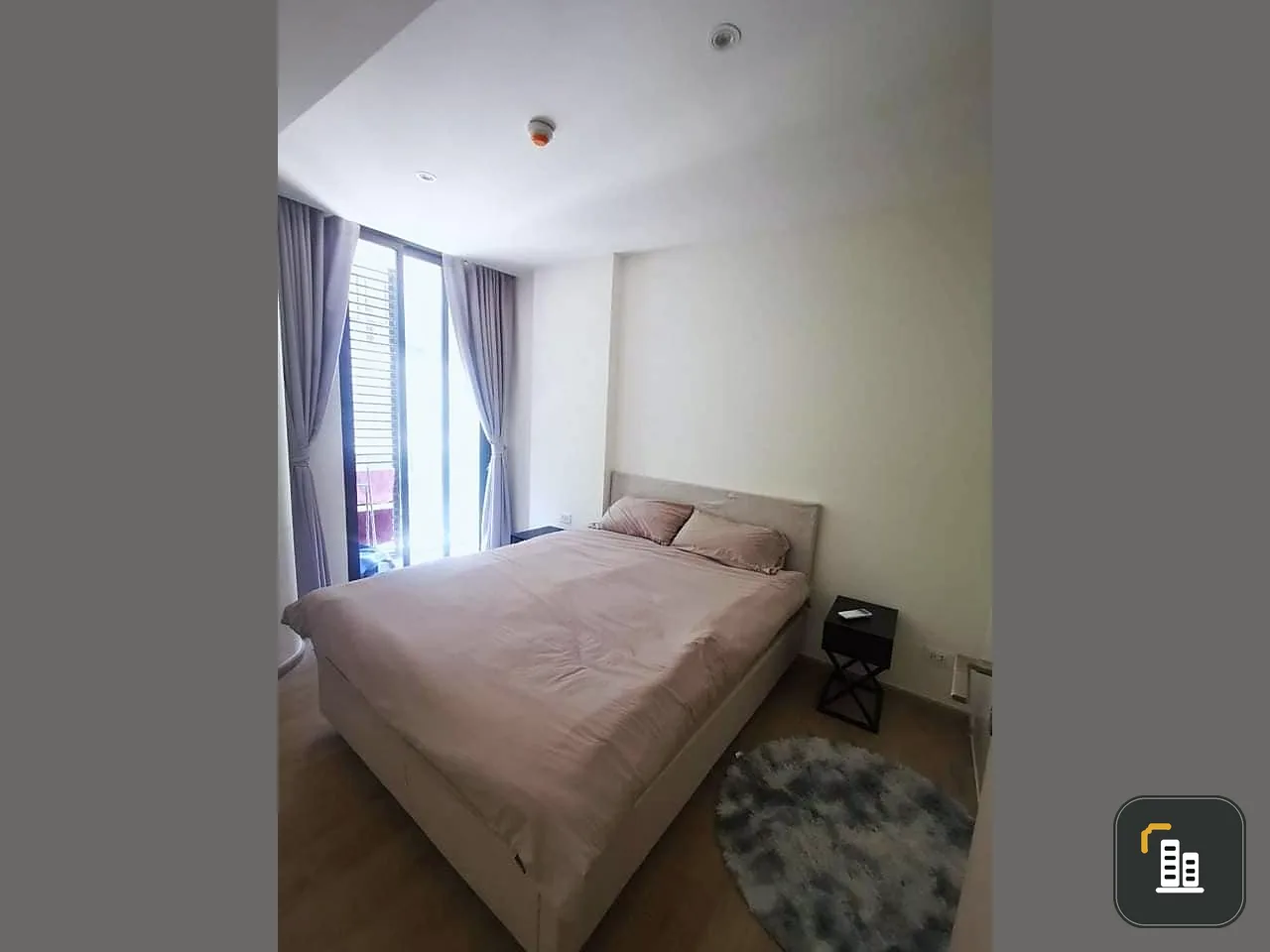 Rent Finn Asoke, large room, lots of usable space, built-in kitchen with a good bathtub. Hurry up to reserve before you miss it.