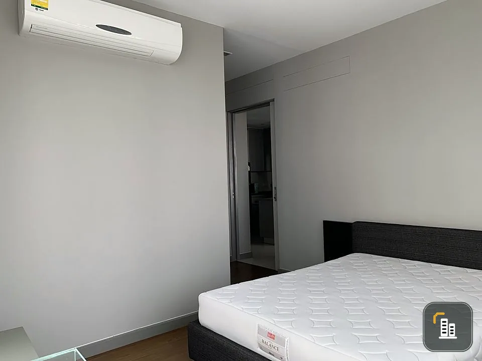 Condo for rent, M silom, nice room, 2 bedrooms, wide size, modern style, soft tones, 18th floor, don't miss it.