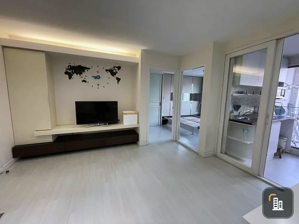 Sell The Bangkok Sathorn-Taksin, 6th floor, spacious room, comfortable, fully furnished, book now.