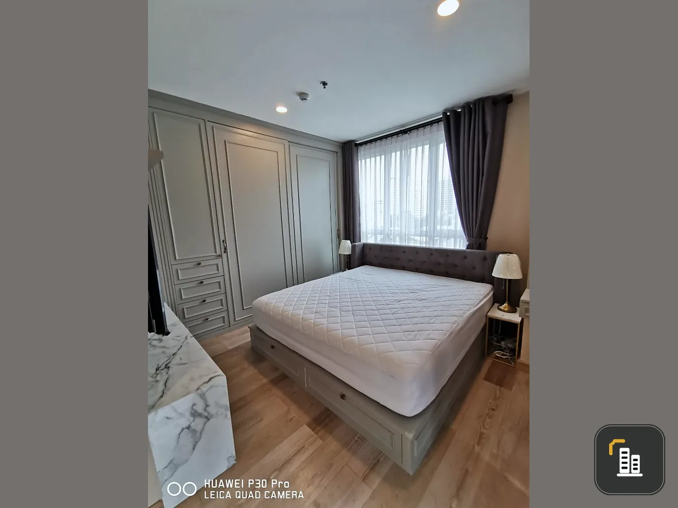 Condo for sale, Life at Sathorn 10, view of Mahanakhon building, beautiful room, very good condition, fully furnished.