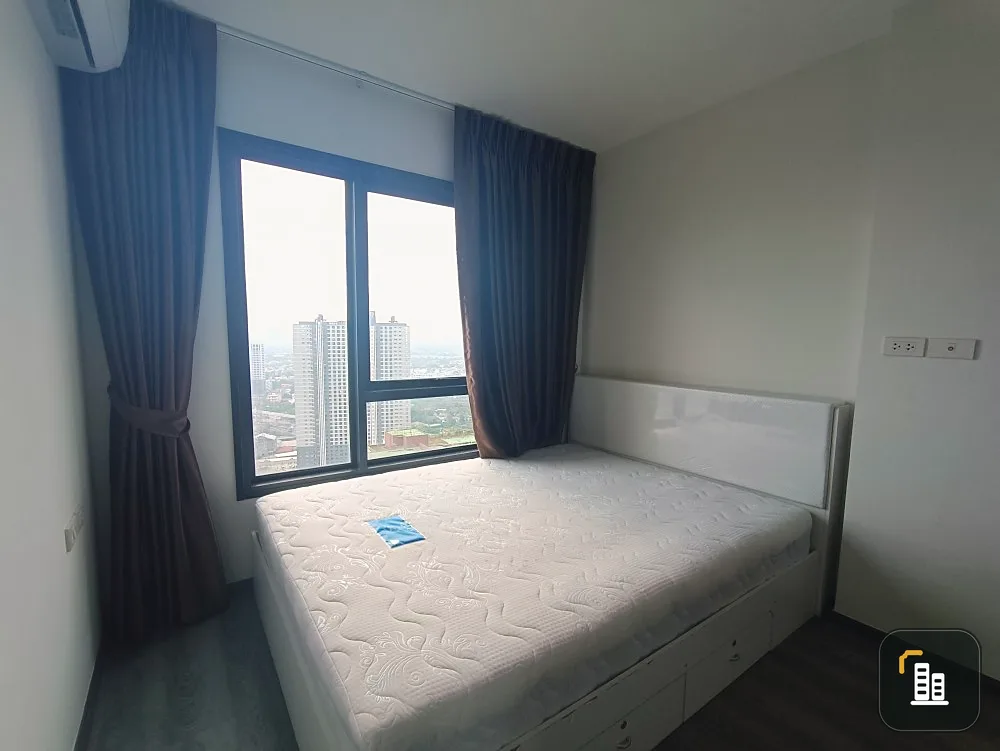 For rent urgently!! Condo Rich Park Triple Station, beautiful room, 35th floor, good location, convenient transportation, if you miss it, you will reg