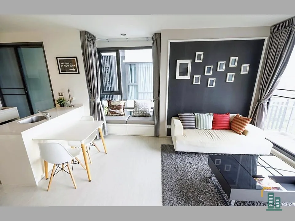 Condo for rent, Rhythm Sukhumvit 42, with Buit-In furniture, super spacious room. Hurry up to reserve before you miss it.