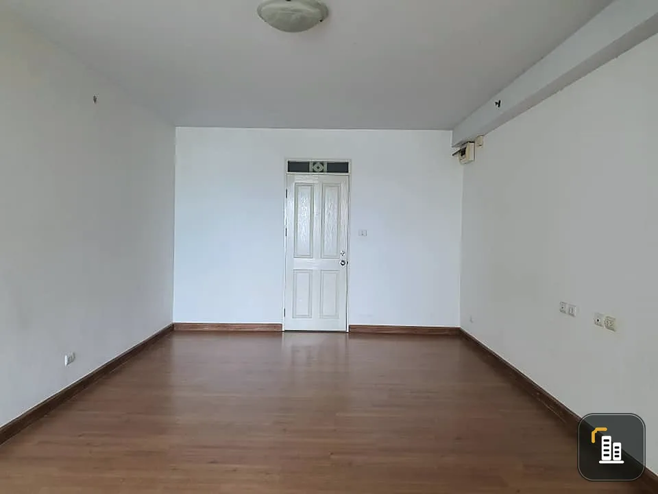 Condo for sale, Supalai Park Srinakarin, empty room, wide size, divided into kitchen zone, high floor, city view, good price, hurry to book