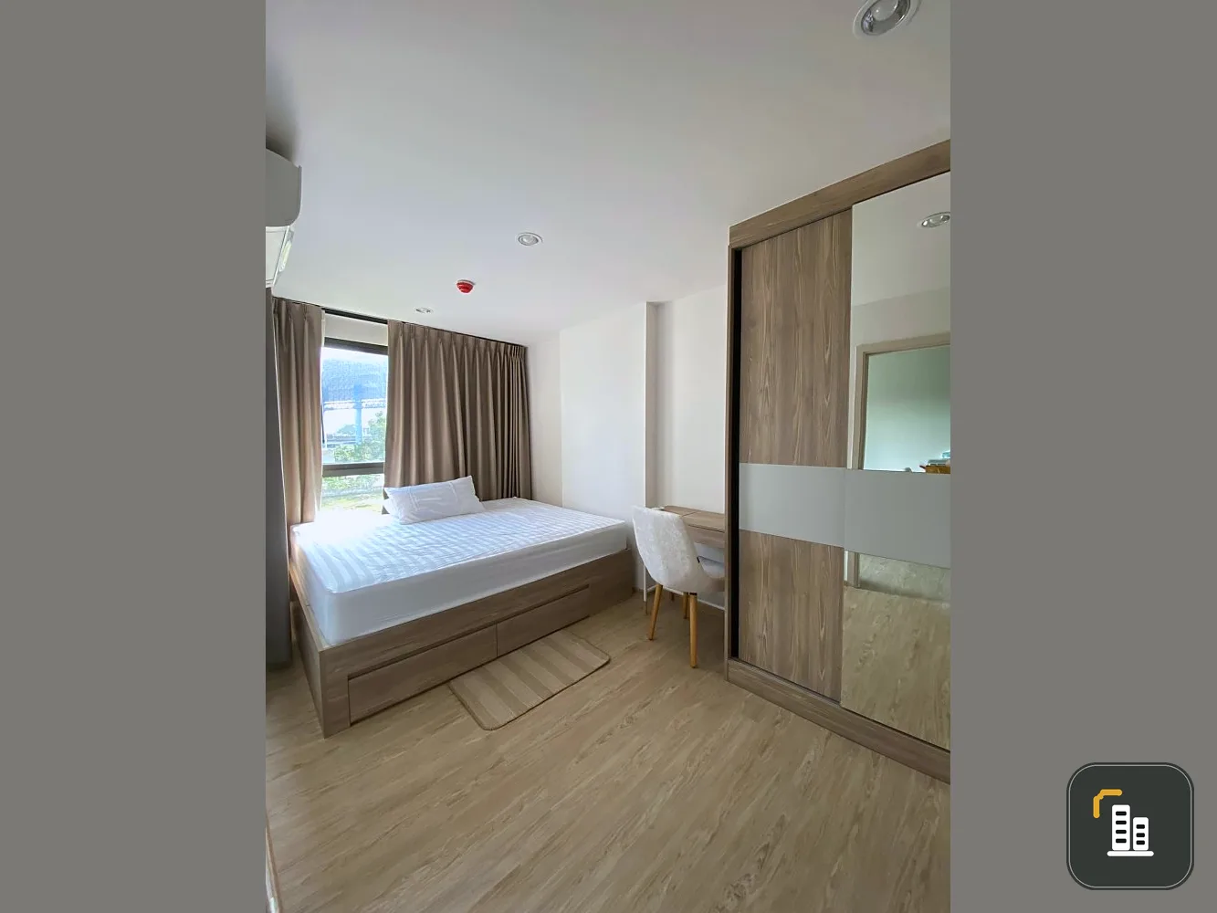 For sale, The Excel Hideaway Sukhumvit 50, spacious room, complete with furniture and electrical appliances, book now, hurry up.