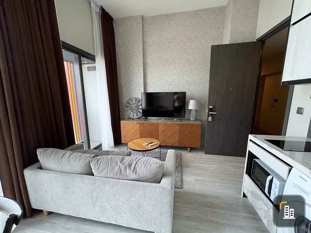 For rent, The Line Sukhumvit 101, 17th floor, city view, with wallpaper throughout the room, beautifully decorated, very inviting, book now, urgently.