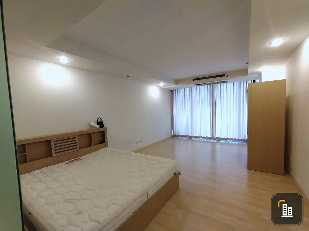 Sell The Rajdamri, 11th floor, spacious room, comfortable Comes with full decoration Let me tell you that you shouldn't miss it.