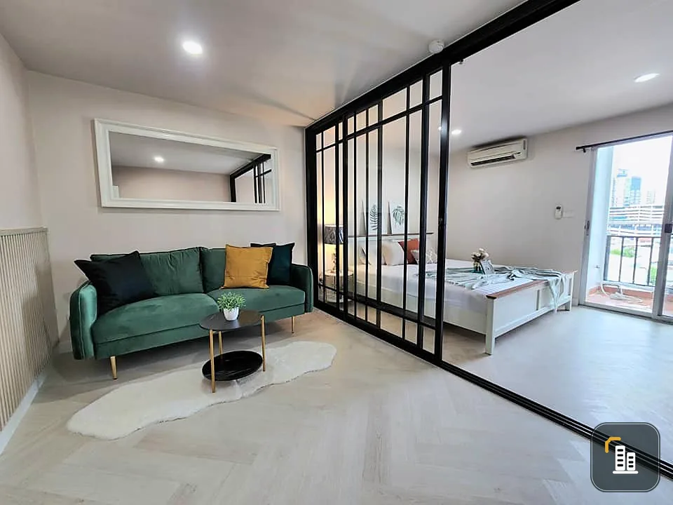 Condo for sale, Regent Home 5 Ratchada 19, fully furnished room. The mattress is comfortable. Big sofa. Nice to sit. If interested, reserve now.