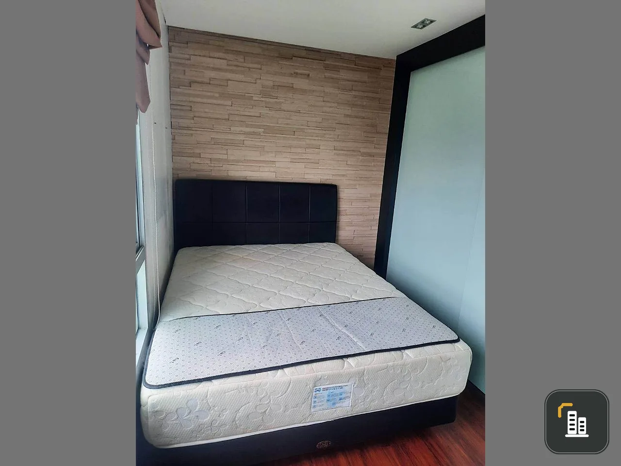 For sale, Lumpini Place Rama 9-Ratchada, 1 bedroom, with wallpaper in the whole room, very nice, plus fully furnished, interested in booking