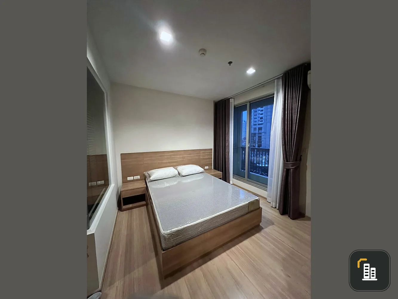 Sell or rent Rhythm Sathorn, 4th floor, spacious room, comfortable living, plus full furniture and electrical appliances, book now, hurry up.