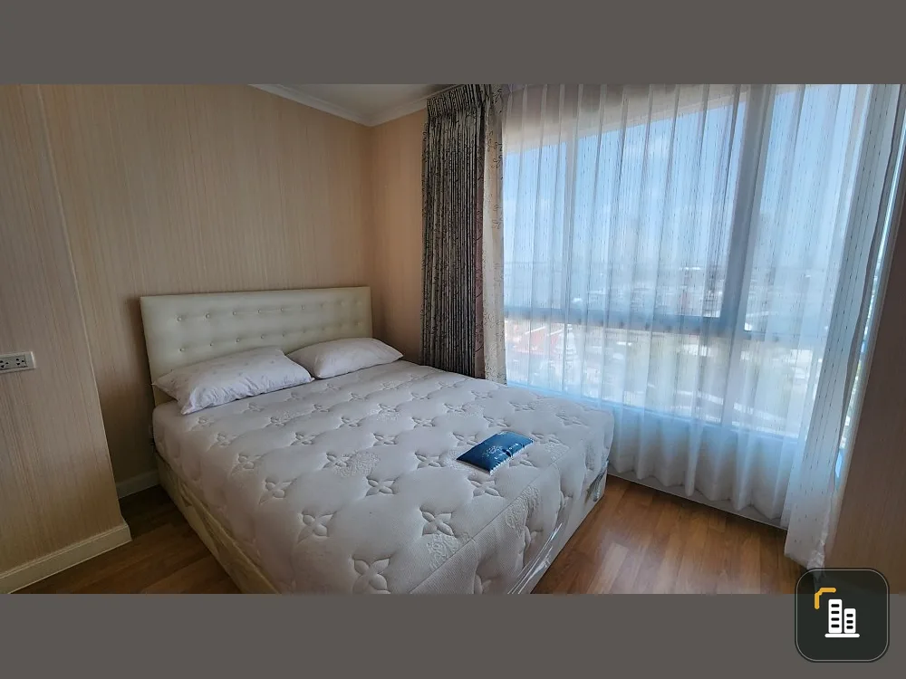 Condo for sale, Lumpini Park Riverside - Rama 3, spacious room, comfortable sofa, view of the Chao Phraya River. Hurry and reserve now.