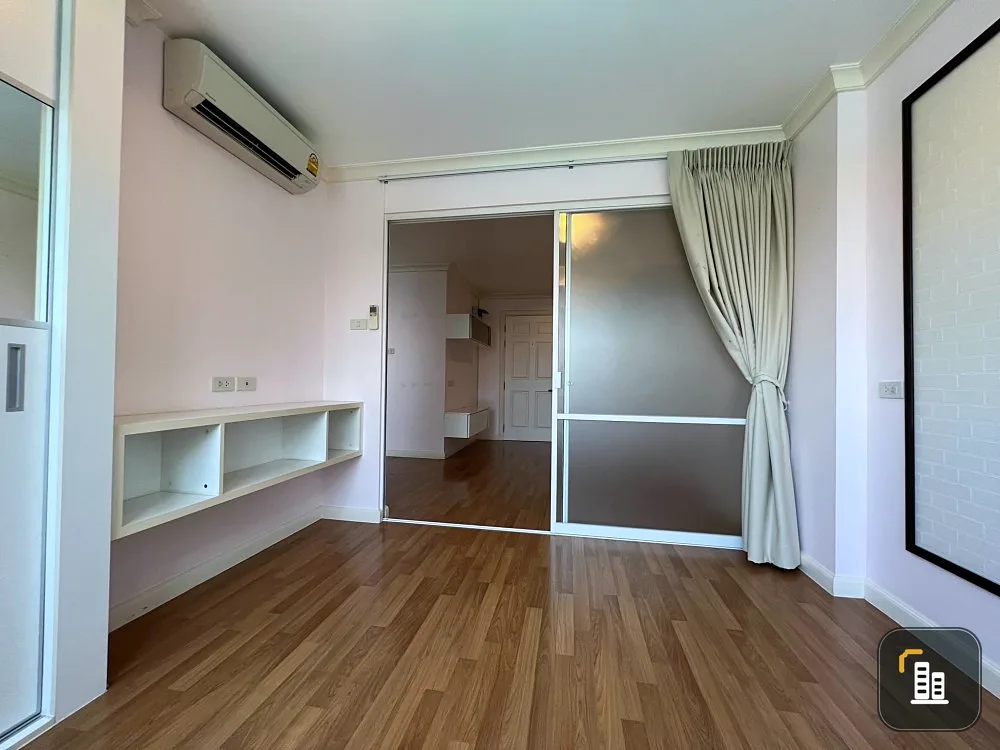For sale: Lumpini Suite Rama 8, Building A, 5th floor, pool view, spacious room, nice to live in. Hurry up and buy, guaranteed it's a great value.