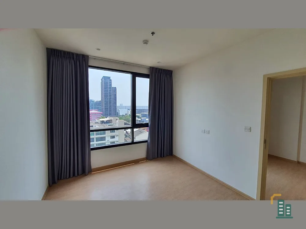 For sale Maru Ekkamai 2, 11th floor, south facing, open view, open room, airy, nice to live in. Reserve now and own it. Urgent.