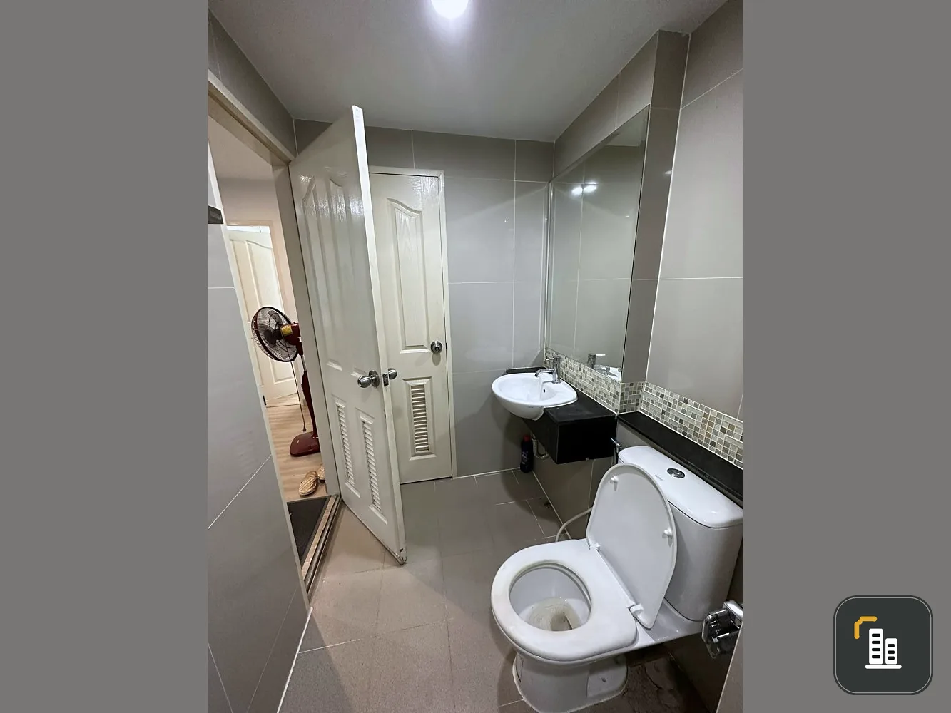 For sale: The Niche ID Ladprao 130, separated rooms. The big leather sofa is very livable. Reserve first, stay first.