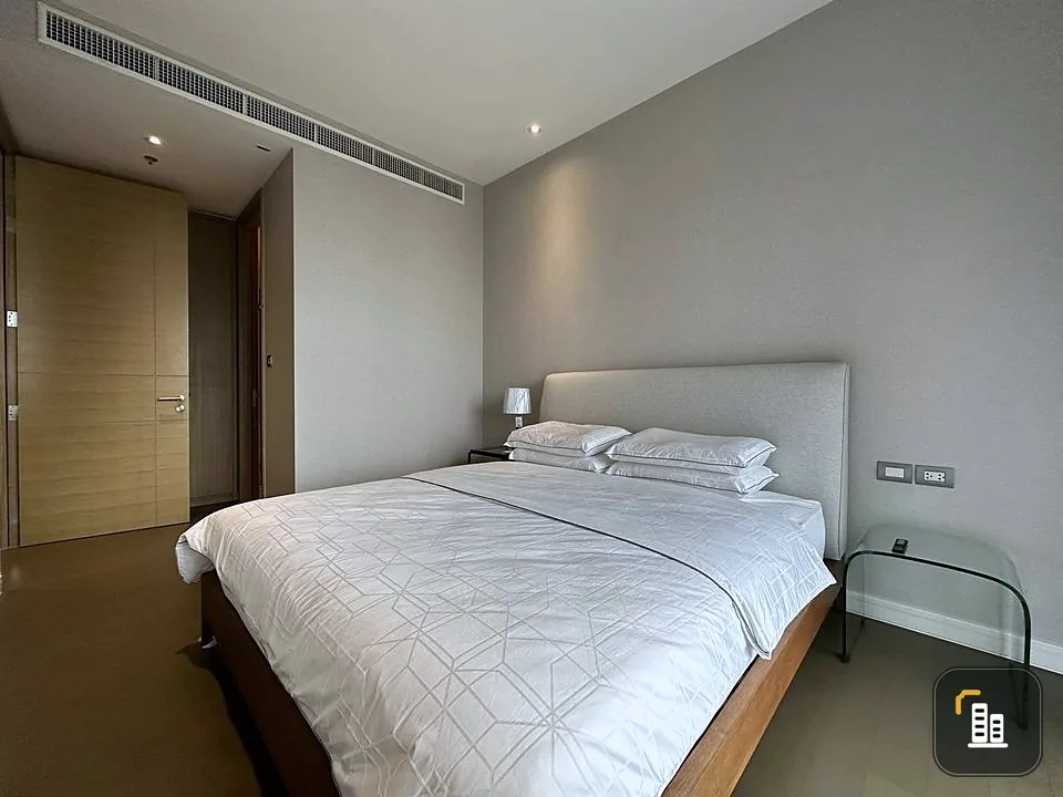 Magnolias Ratchadamri Boulevard for sale, luxury condo in the heart of the city, extremely luxurious. If you miss it you will regret it.