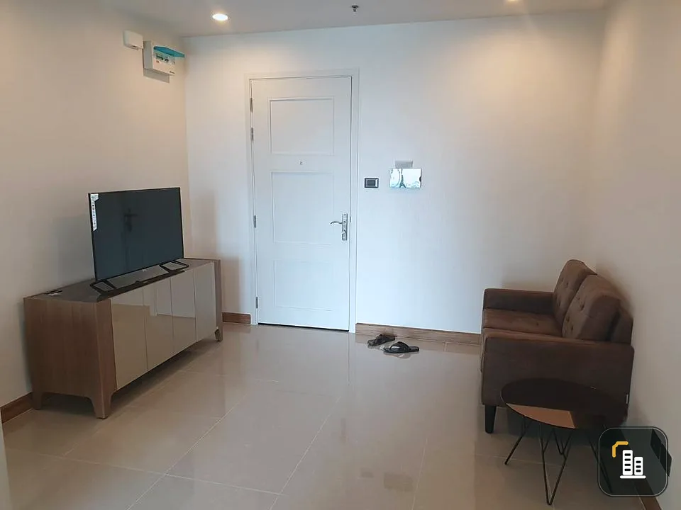 Supalai Wellington 2 for sale, 12th floor, has a view of the BTS, open and airy, comfortable to the eyes, with a large built-in bed. Book now.