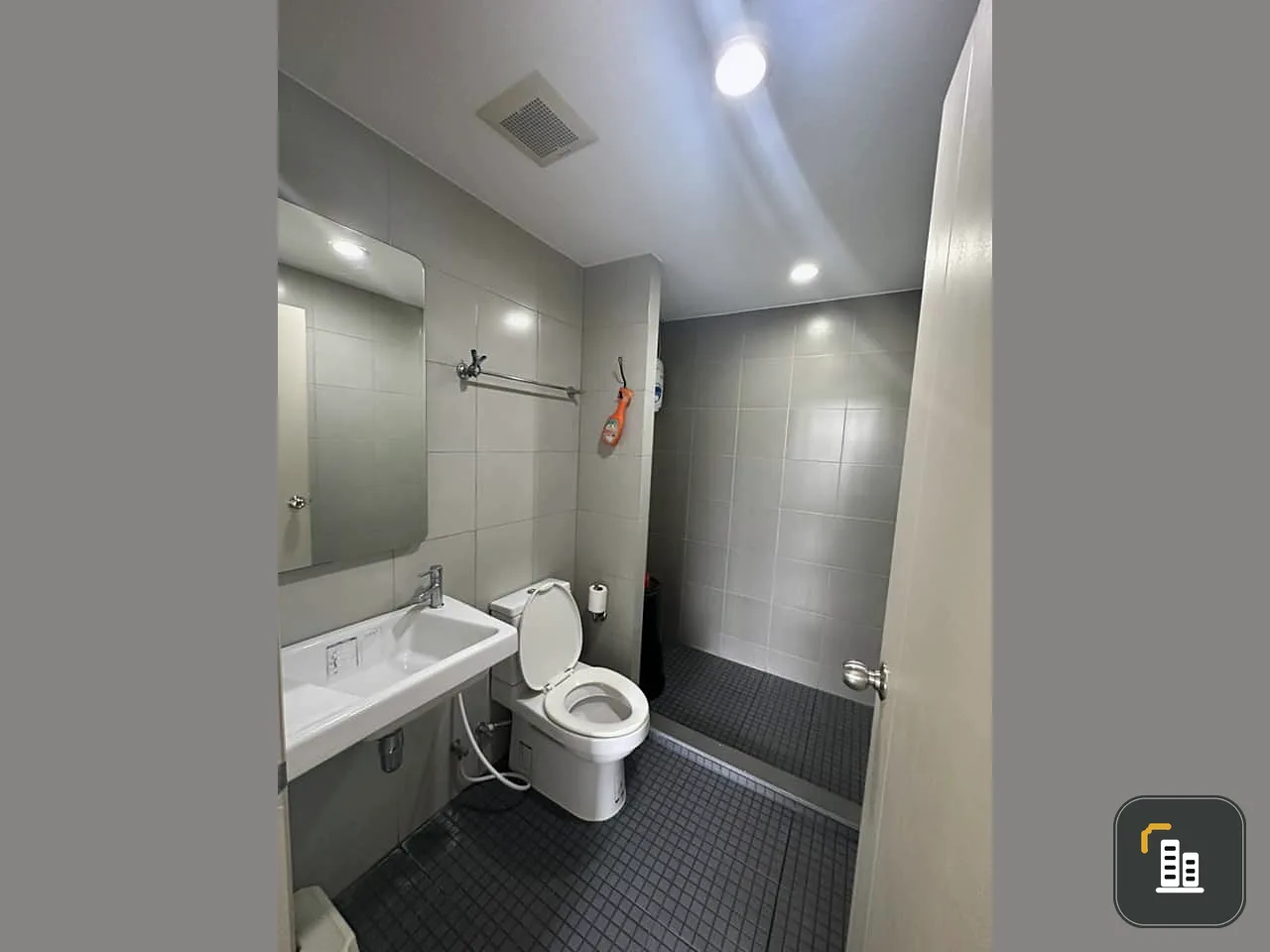 For rent: Elio Del Rey, 2 bedrooms, fully furnished. Complete electrical appliances You can just come in and stay.