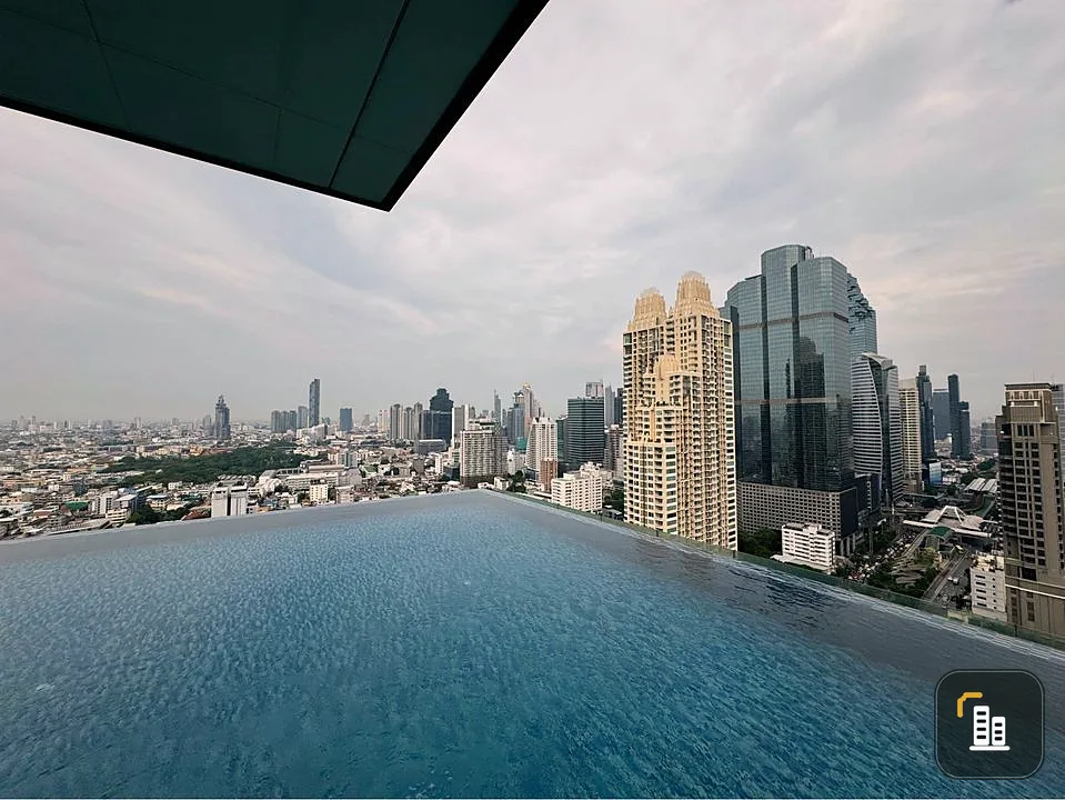 For sale: Naranine, 26th floor, city view, corner room, not crowded. Fully built-in, beautiful room, very comfortable to sleep in. Don't miss it.