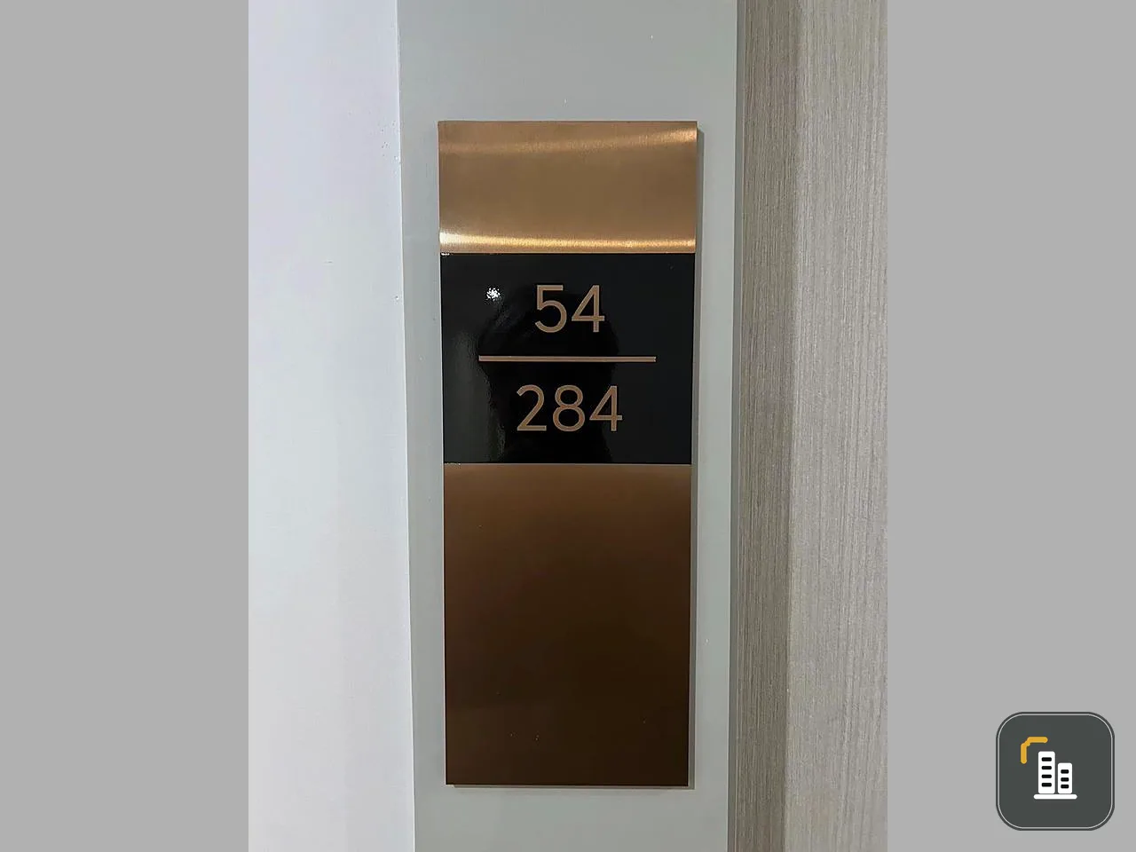Condo for sale: Life Sukhumvit 62, 16th floor, divided rooms, great built-ins, premium grade furniture, book now.
