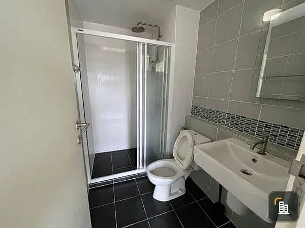 Condo for sale, Dbura Prannok, room separated into privacy. Furniture + electrical appliances ready, good price, reserve now.