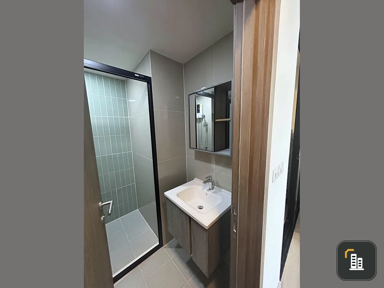 For rent or sell, The Move Bang Khae, 8th floor, open and airy view. Good electrical appliances, comfortable bed, good like this. Book now.