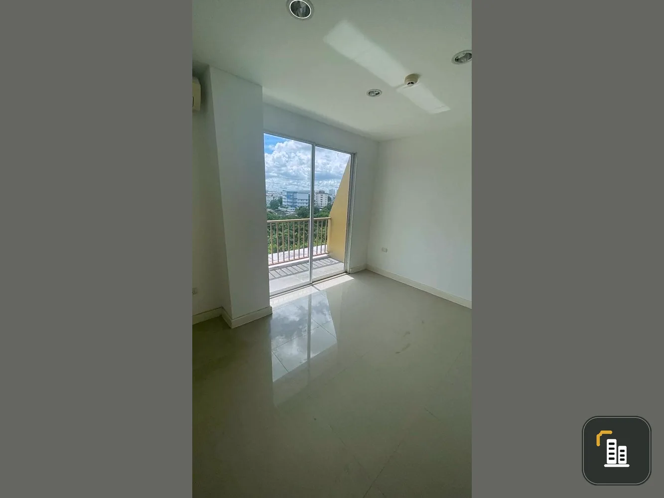 For rent: The Series Udomsuk 29, top floor, 2 bedrooms, wide balcony, good view. Don't just look, hurry and reserve now.