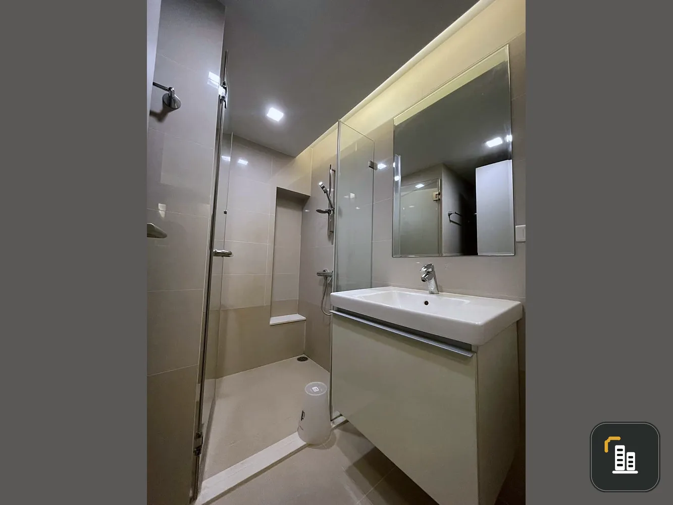 For sale/rent: Condo Focus at Ploenchit, nice room, well-divided zones, complete in one place. Interested? Hurry and come reserve now!!