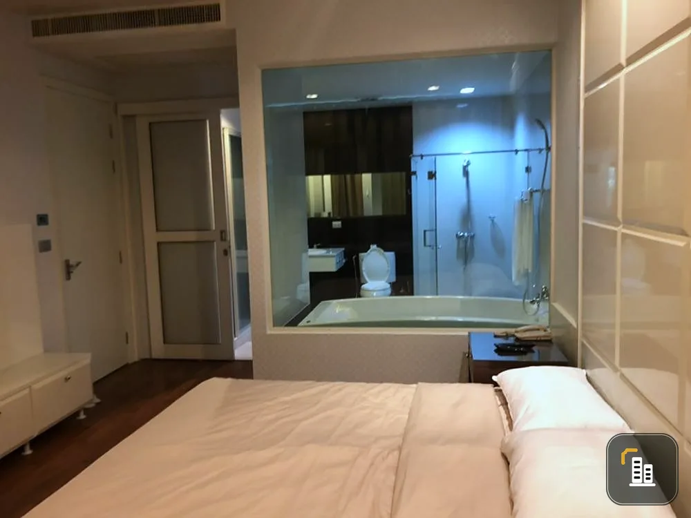 Urgent sale!! Condo The Address Chidlom, fully furnished, good price, pack your bags and move in!!