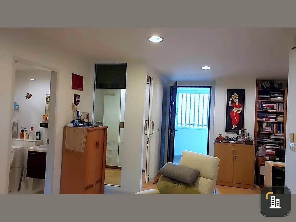 Condo for sale, The Fine at River, room decorated simply, ready to move in, complete with electrical appliances, don't miss it.