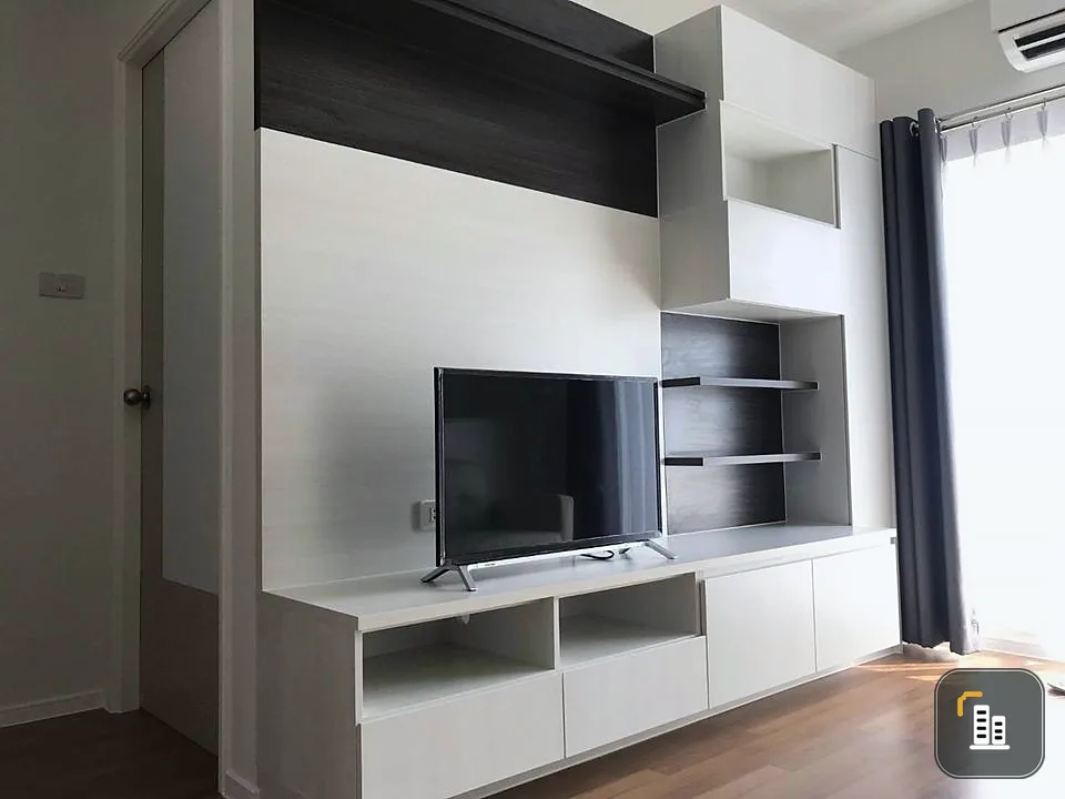 For sale Lumpini Place Bangna Km.3, room decorated and ready to move in. Good built-in shelves The view from the height is just right. Book now.