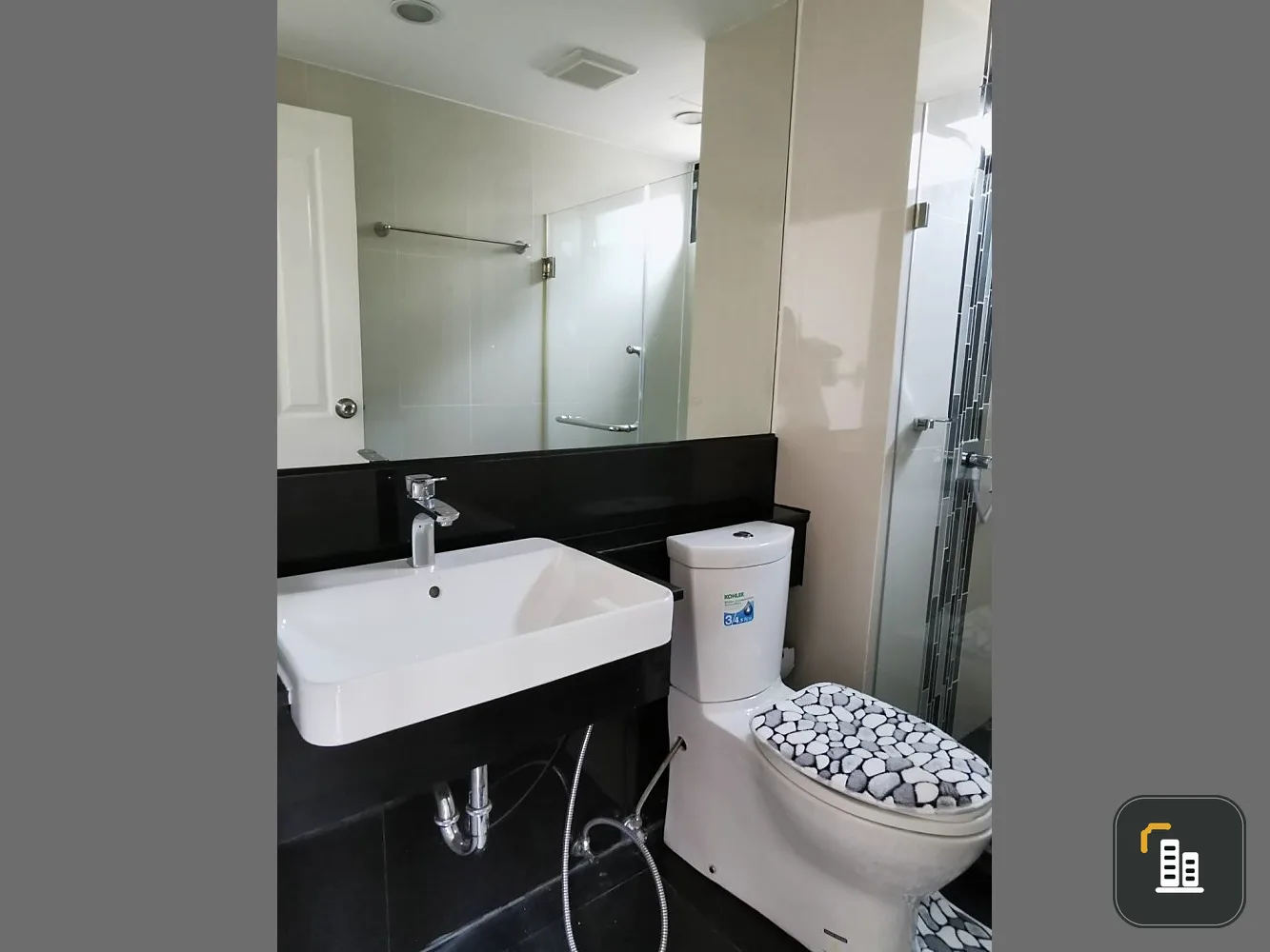 For sale, for rent, Bangkok Feliz, Krung Thonburi, spacious room, 2 bedrooms, 2 bathrooms, complete amenities. This room must be reserved.