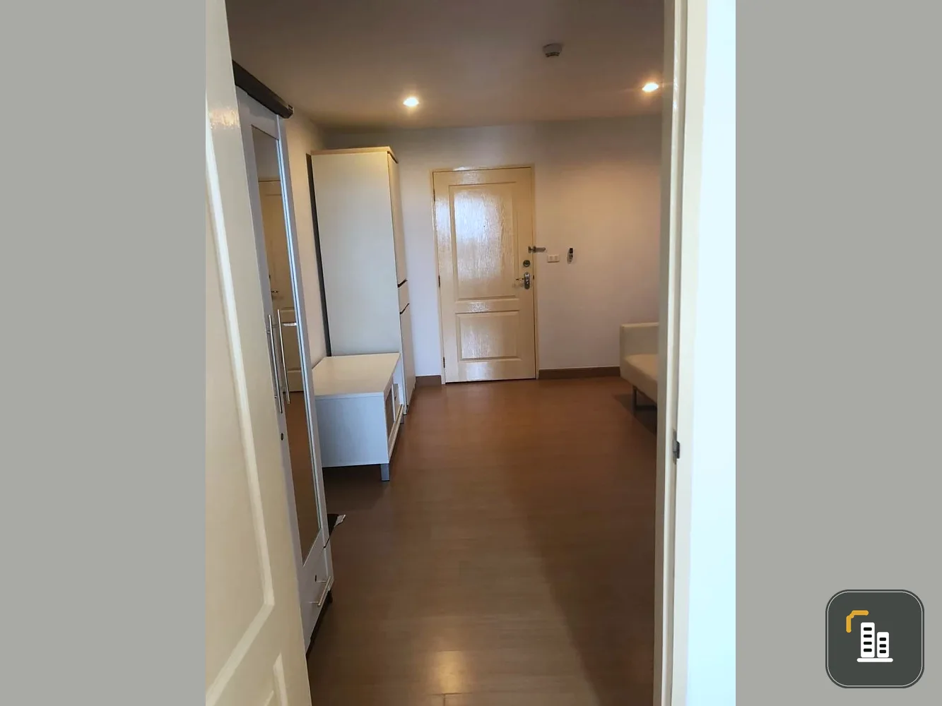 Urgent sale, The Niche Lat Phrao 48, spacious room. There is space to use. Definitely worth the price, don't wait.