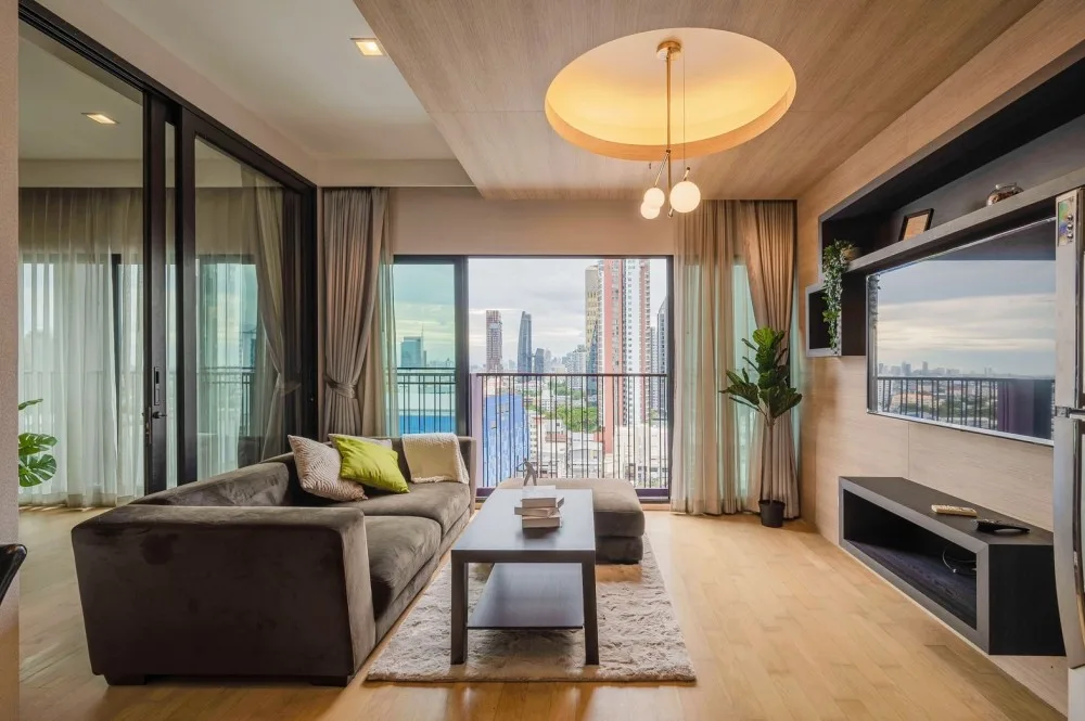 Condo for sale: Noble Reveal, well decorated. Divided into proportions, corner room, 180 degree view, hurry and reserve it now.