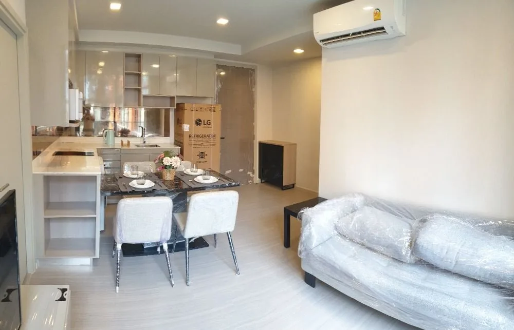 For rent: Quintara Treehouse Sukhumvit 42, corner room, swimming pool view. Fully decorated, ready to move in, reserve now quickly.