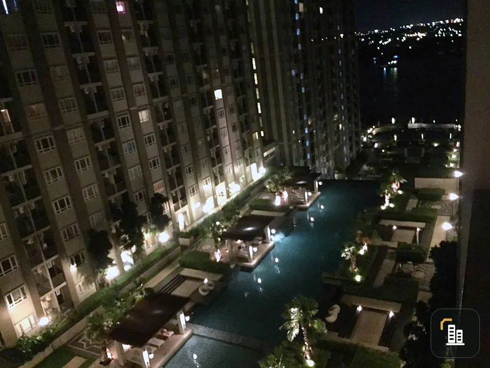 Condo for sale, Manor Sanambinnam, private corner room. Swimming pool view, shady. Reserve first and get in first.