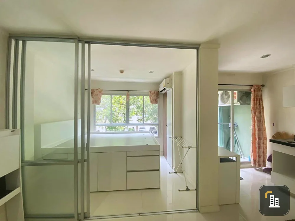 For sale Lumpini Ville Phatthanakan-New Phetchaburi Road, 2nd floor, partitioned room, fully furnished, livable, hurry and reserve now, don't miss it.