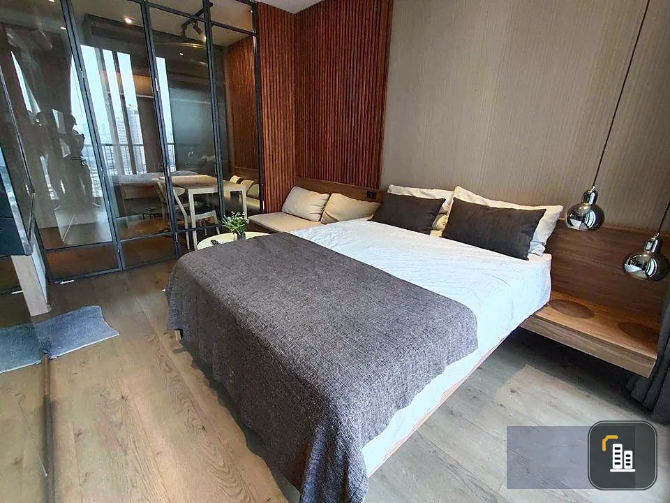 Condo for rent, Park 24 Origin Phrom Phong, complete with furniture and electrical appliances. Just come and move in.