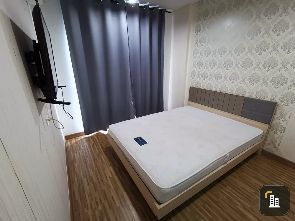 Condo for sale, The Iris Bang Yai, nice decorated room. Install wallpaper throughout the room, floor, swimming pool view, good weather, hurry.