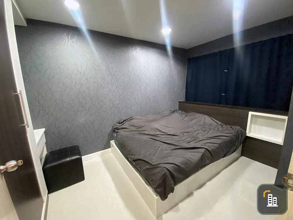 For sale, The Plenary Sathorn, room decorated with nice walls, nice to sleep. Complete with a full kitchen The sofa is very comfortable to sit on. Goo