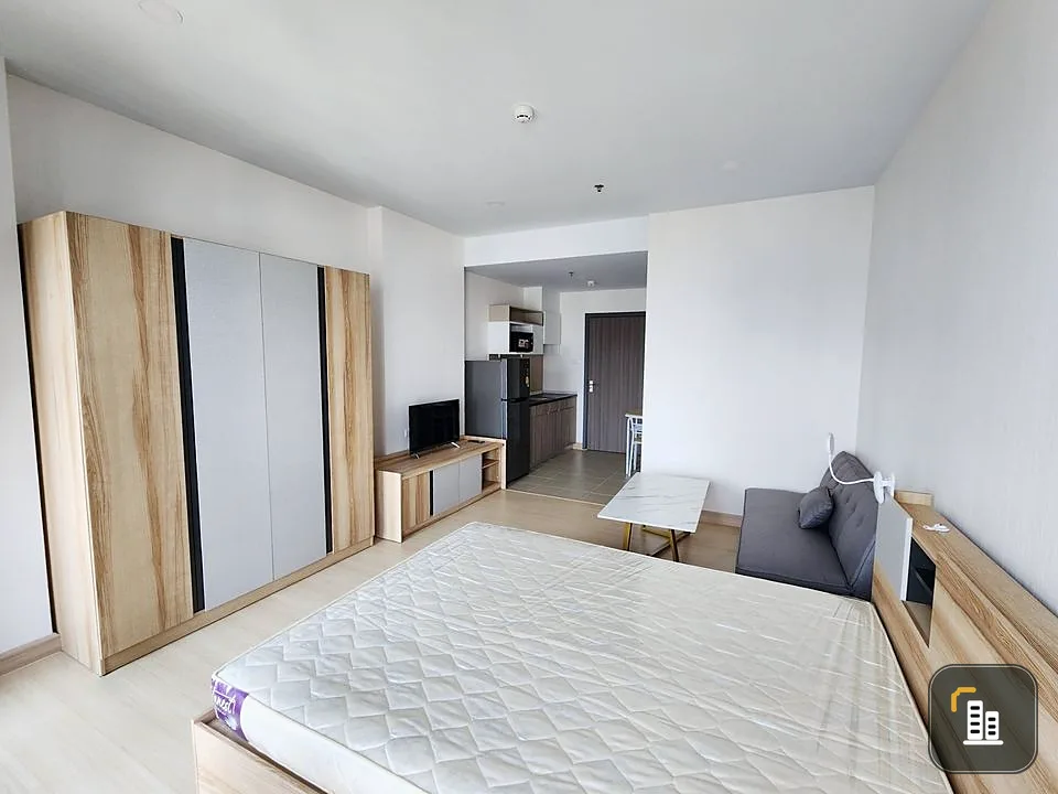 For rent, Supalai Loft Prajadhipok-Wongwian Yai, 18th floor, city view, room ready to move in, very cozy, don't miss it.