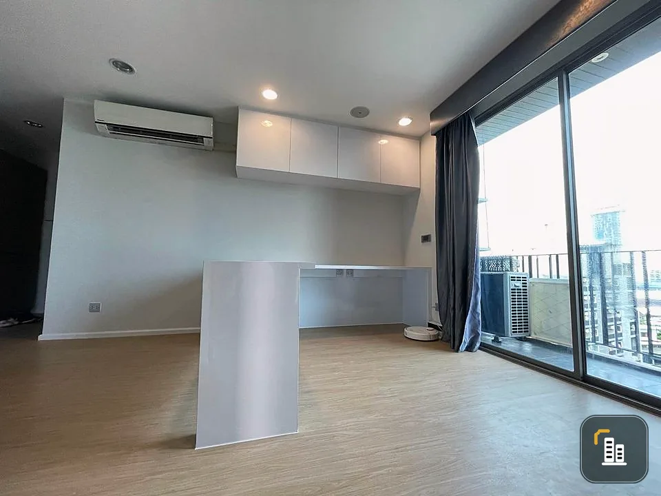 Empty room for sale, Condo Modiz Lat Phrao 18, big room, comfortable to live in, it's good to buy to live in yourself, it's a great investment, book n